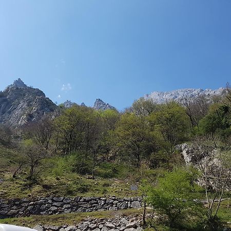 Hotel Garganta Del Cares ポンセボス エクステリア 写真