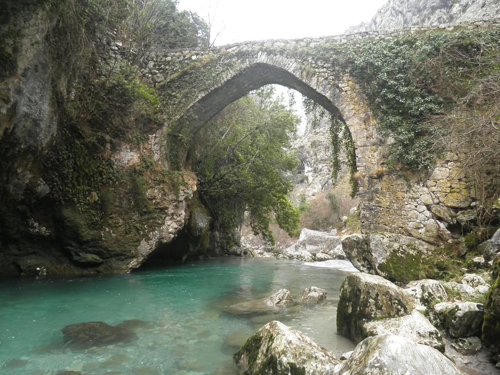 Hotel Garganta Del Cares ポンセボス エクステリア 写真