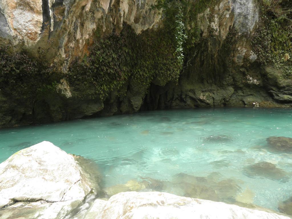 Hotel Garganta Del Cares ポンセボス エクステリア 写真