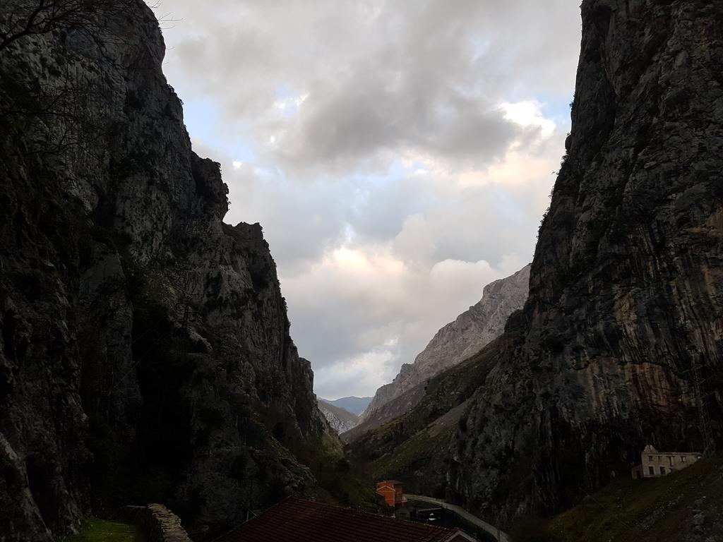 Hotel Garganta Del Cares ポンセボス エクステリア 写真